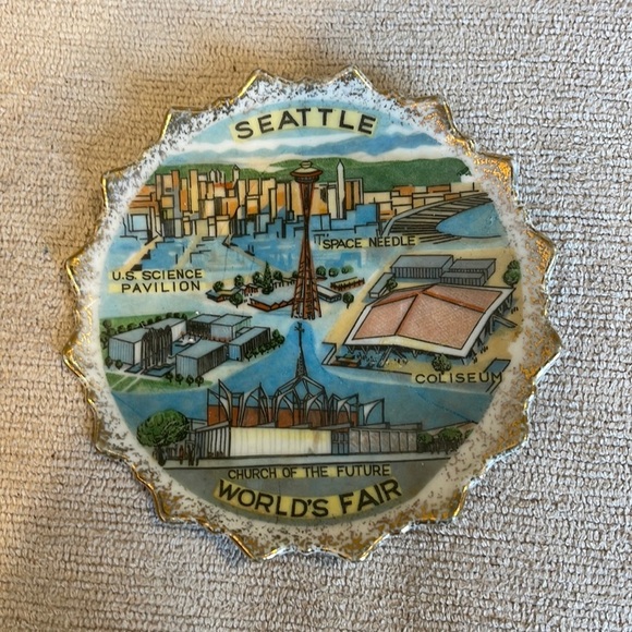 - 1962 Seattle Worlds Fair Trinket Wall Mini Plate 4In Space Needle Church… - Picture 1 of 7